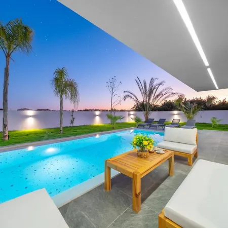 Milo Villa *